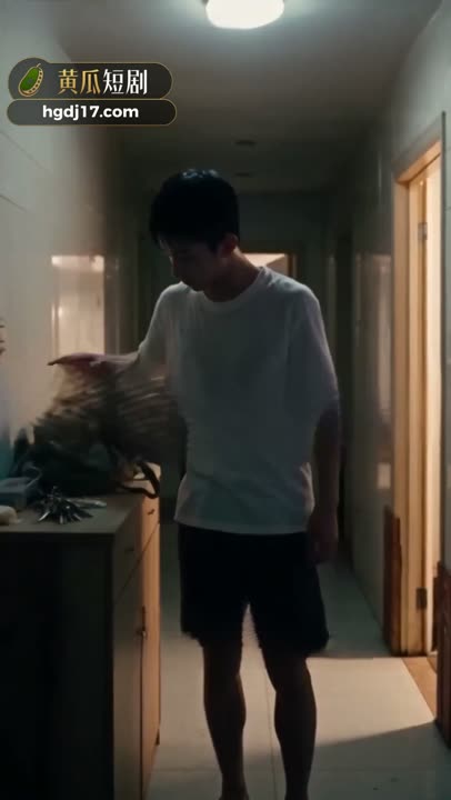 我当金主操控妈妈
