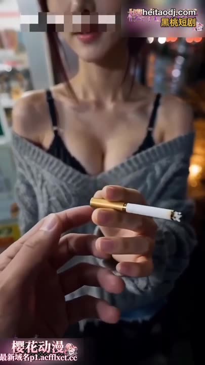 便利店门口的桃花